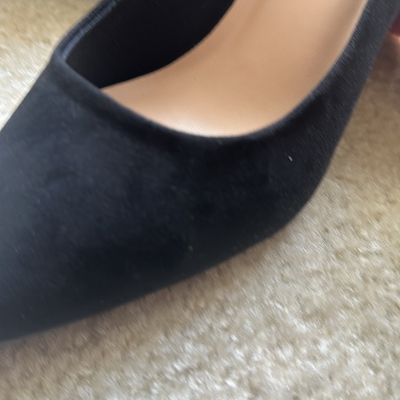 New in Box Black Suede Pumps size 8 - Picture 4 of 5